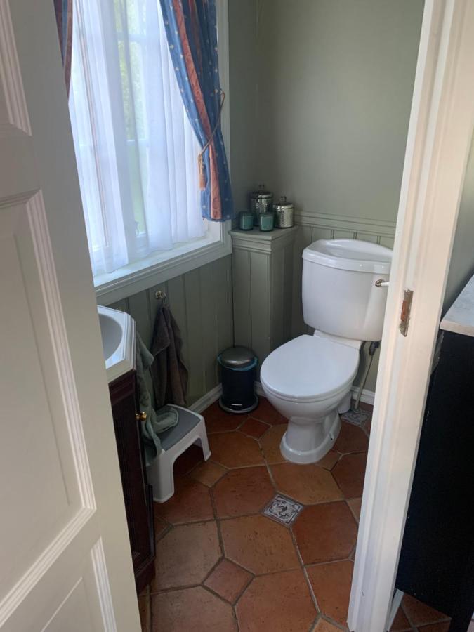 Sjarmerende Gjestehus Med Stor Hage I Sandvika Extérieur photo