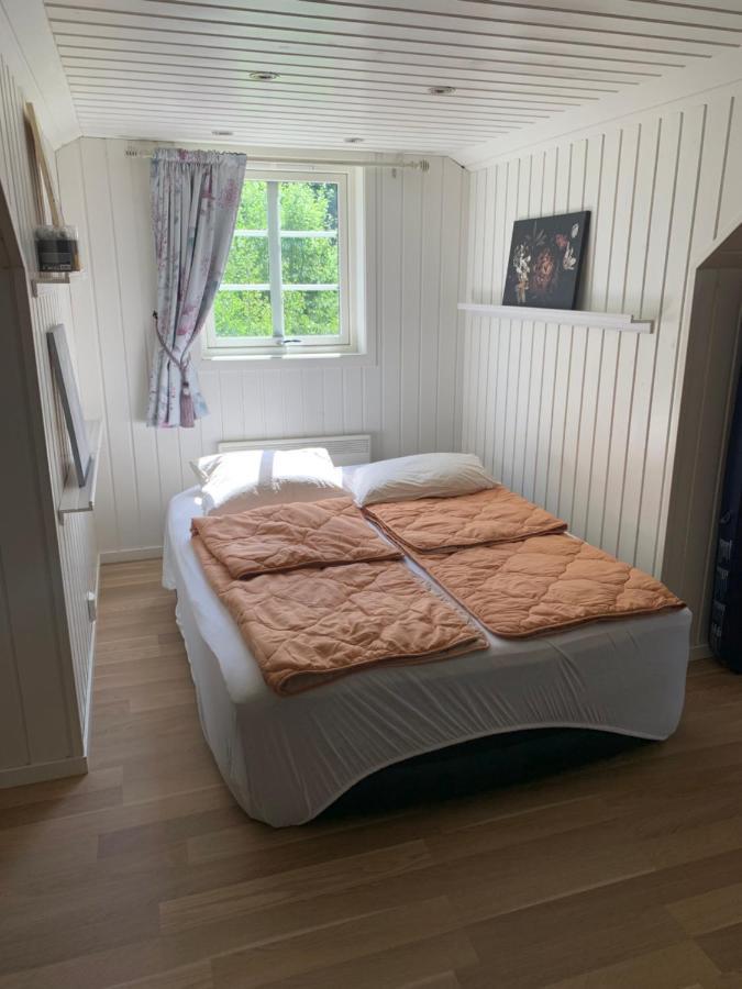 Sjarmerende Gjestehus Med Stor Hage I Sandvika Extérieur photo