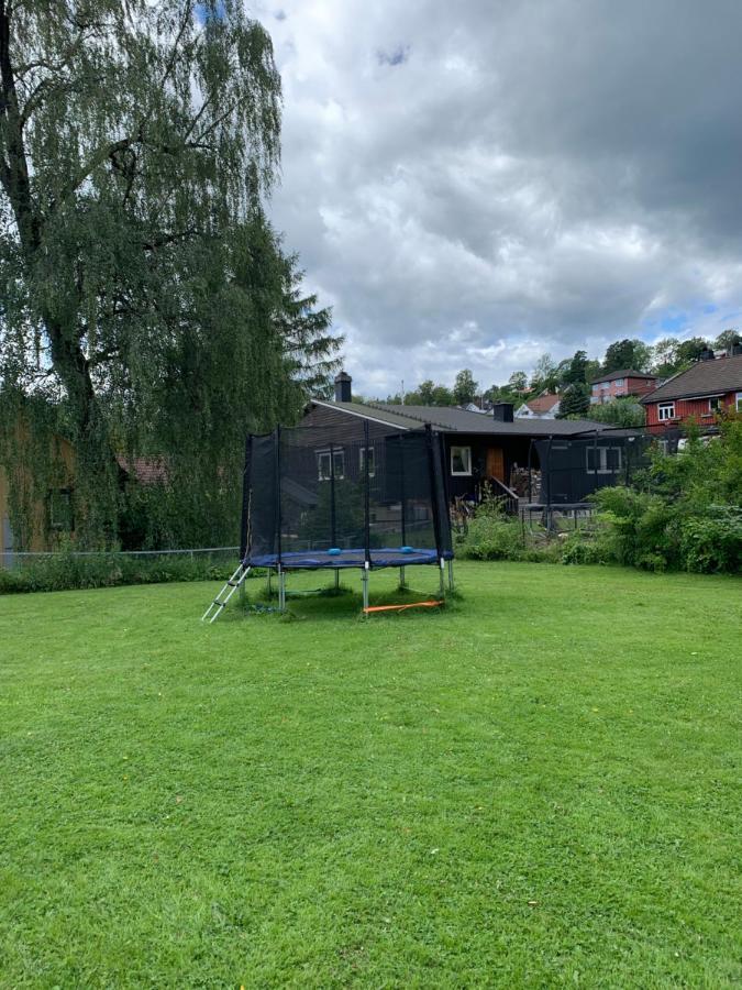 Sjarmerende Gjestehus Med Stor Hage I Sandvika Extérieur photo